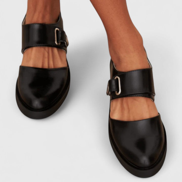 Black / 11
